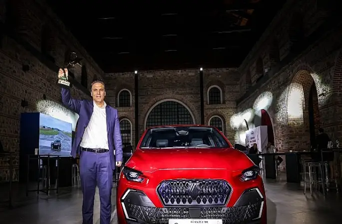 Türkiye'nin Lideri Renault Clio,   Şimdi de Türkiye'de Yılın Otomobili