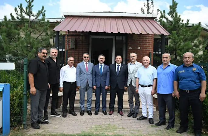  Vali Aktaş, Çayırova Muhtarlar Derneği'ni ziyaret etti