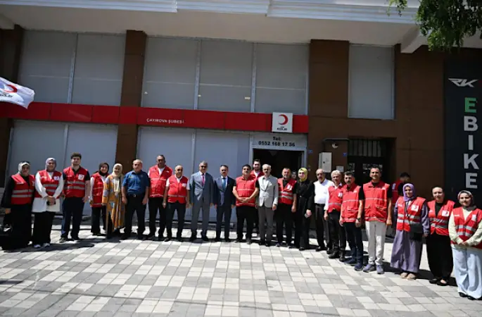  Vali Aktaş, Türk Kızılay Çayırova Şubesi'ni ziyaret etti