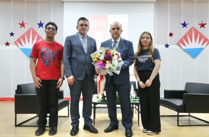 Vali Erol, öğrencilerle tecrübelerini paylaştı