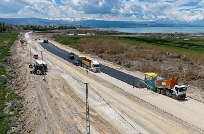 Van Gölü Sahil Yolu’nun 4. etabı ilerliyor: 50 kilometrelik dev ulaşım projesi