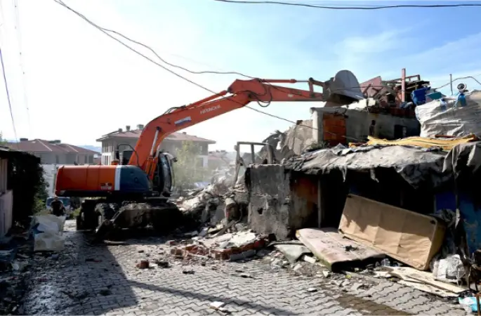 Yalova Bağlarbaşı'nda kentsel dönüşümün ikinci etabında yıkımlar sürüyor