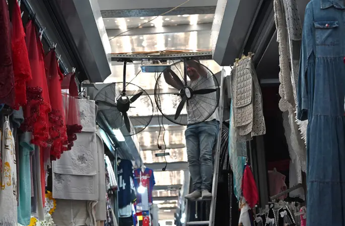 Yalova Kapalı Pazaryeri’nde yaz sıcaklarına karşı önlem