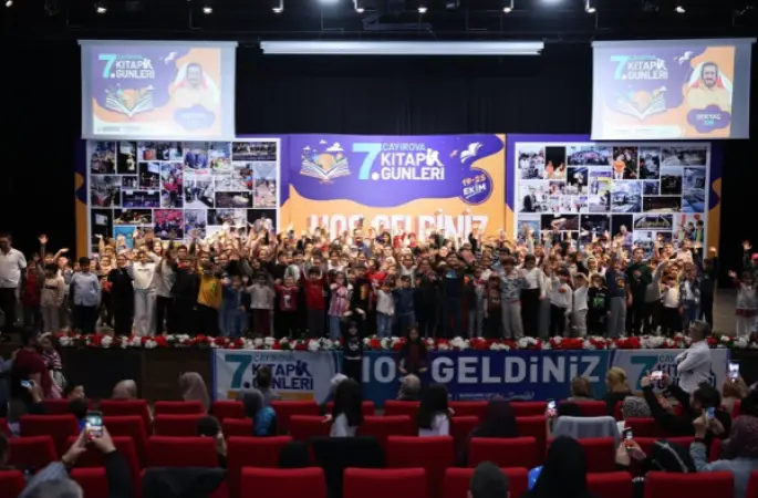 Yazar Sertaç Güngör, Çayırova 7. Kitap Günleri'ne katıldı