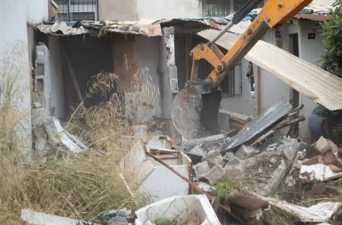 Yenişehir'de metruk yapılara geçit yok