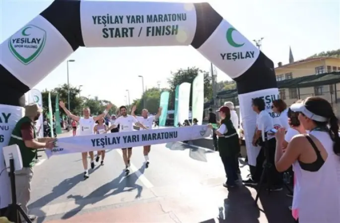 Yeşilay Yarı Maratonu, İstanbul’un tarihi rotalarında gerçekleştirildi