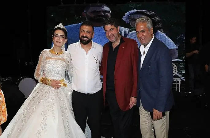 Yıllardır ortalarda yoktular! Popstar Selçuk ve Hakan Taşıyan yıllar sonra aynı düğünde ortaya çıktı