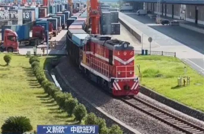 Yiwu-Xinjiang-Avrupa yük treni seferlerinde taşınan konteyner hacmi 200 bin TEU'yu aştı