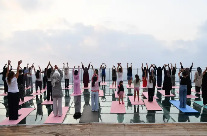 Zorkun Yaylası’nda gün batımımına karşı yoga buluşması